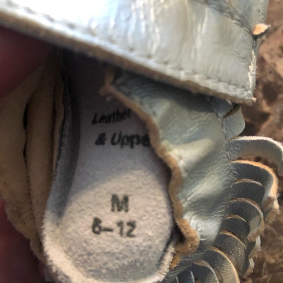 Tommy Tickle silver fringe booties size 6-12 mths - Picture 4 of 4